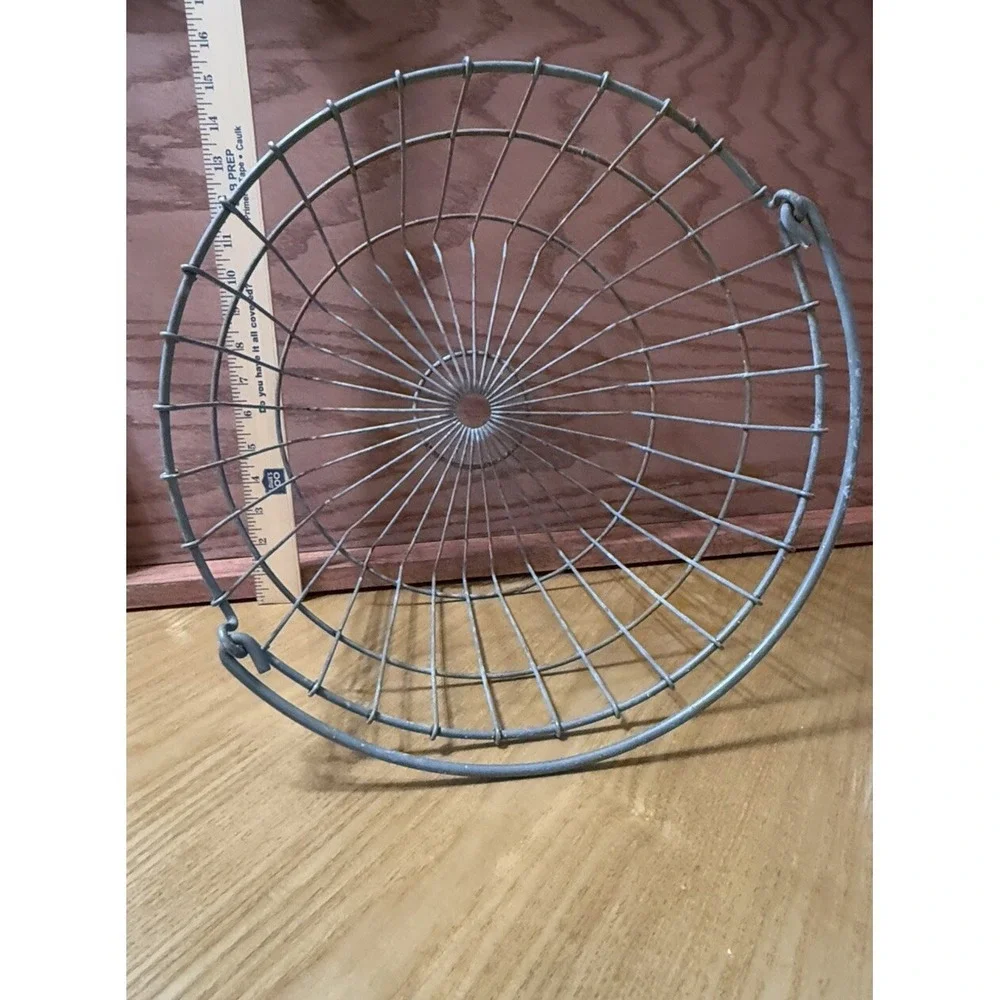 Vintage Farm Egg Basket‎ Metal w/ Handle Large 9